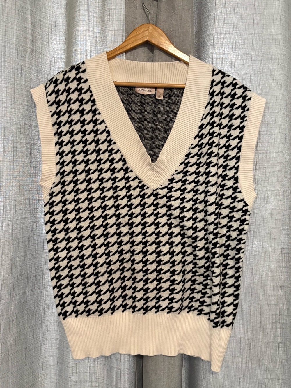 Willow Root Women’s Houndstooth Sweater Vest (VR)